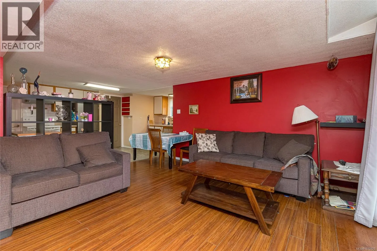 3015 Quadra St
