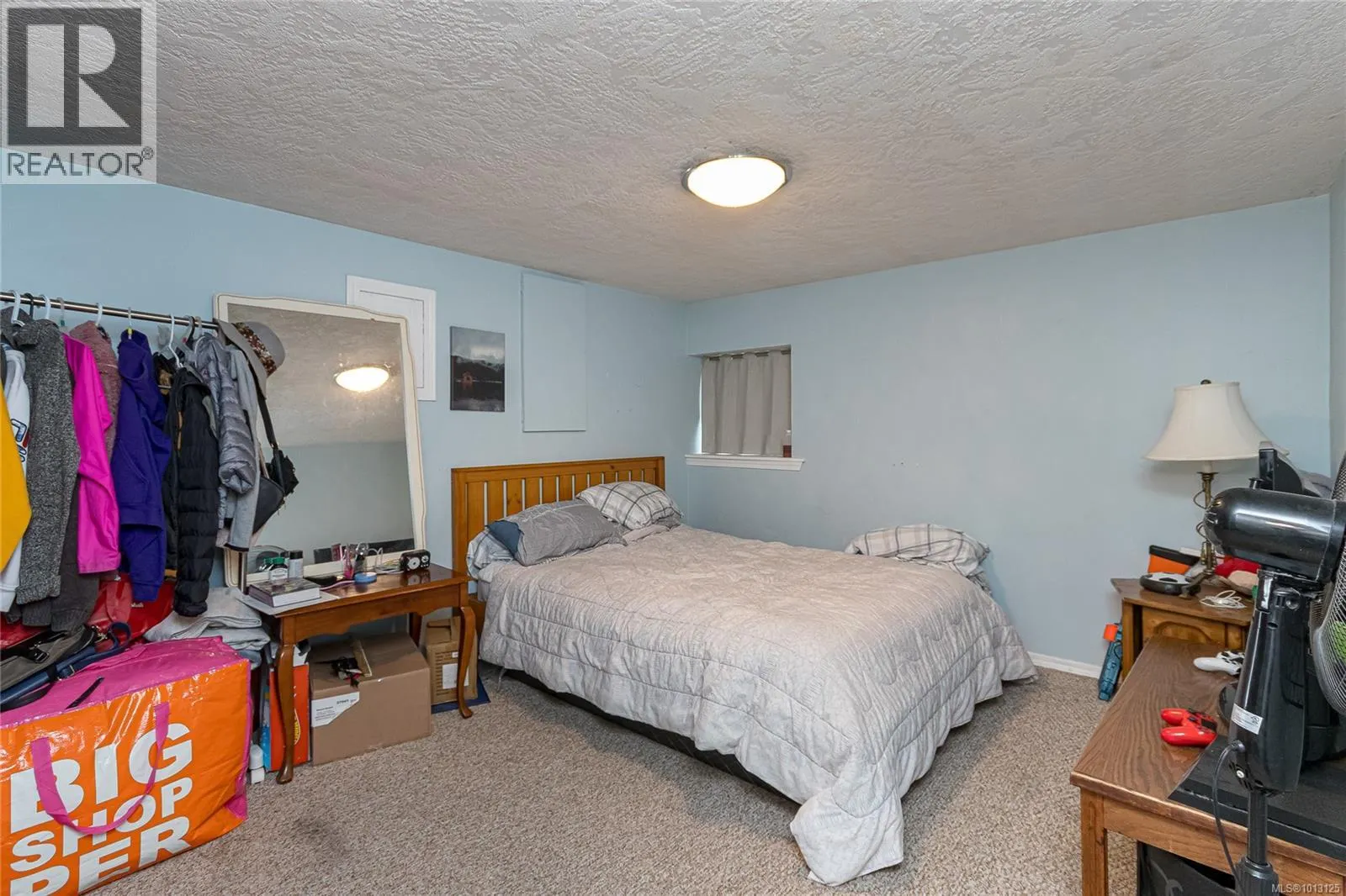 3015 Quadra St