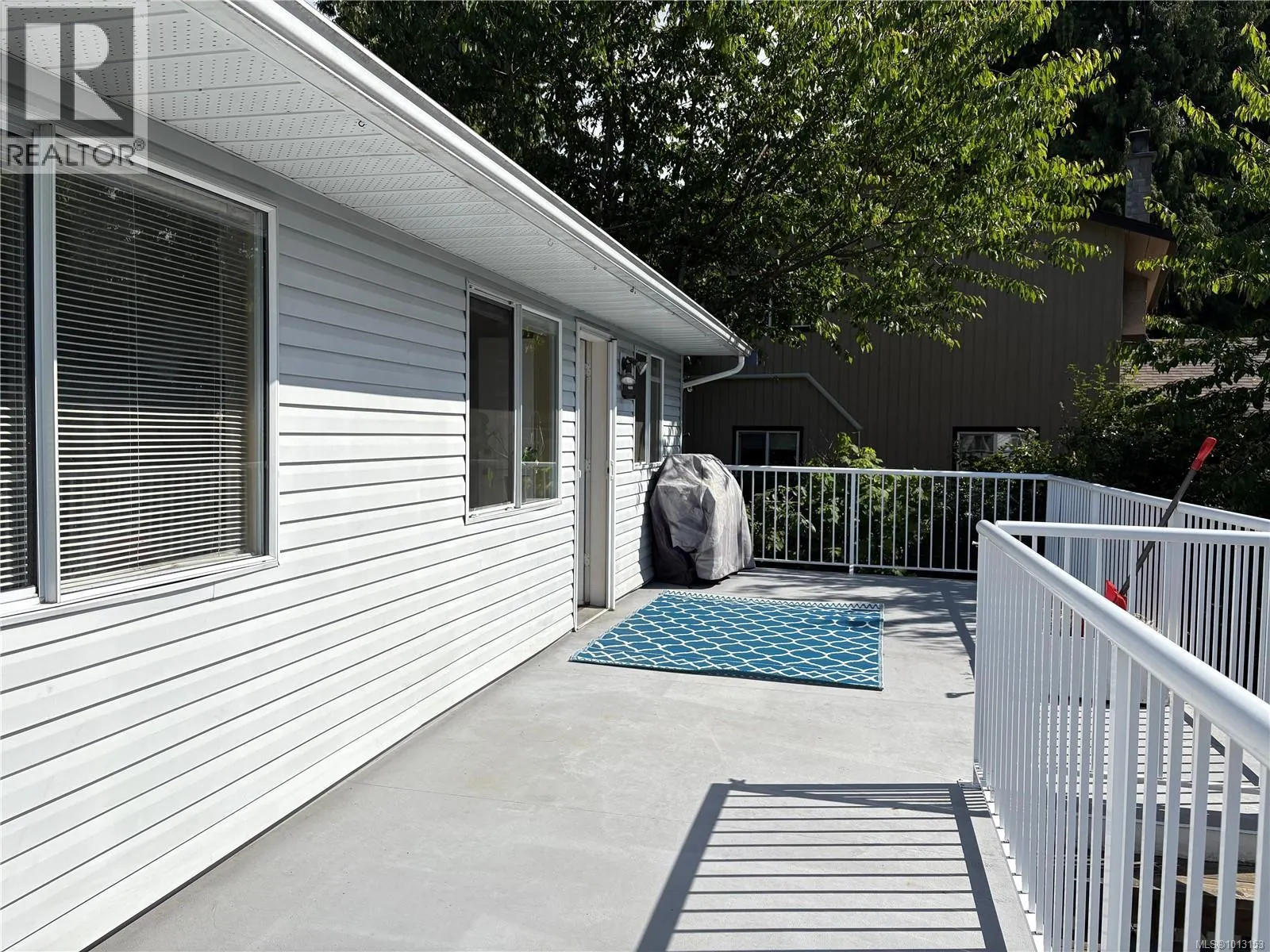 5489 Kenwill Dr