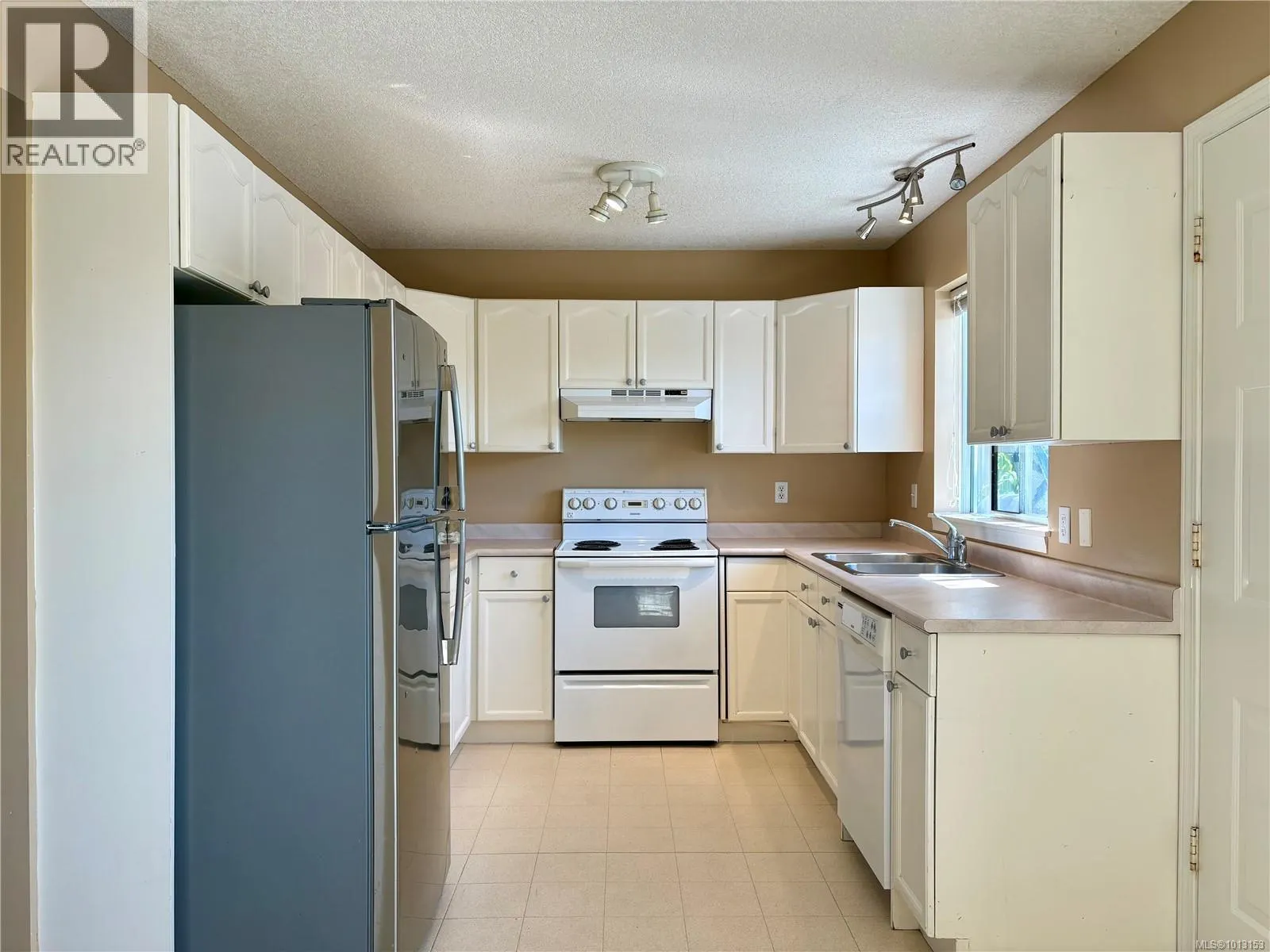 5489 Kenwill Dr