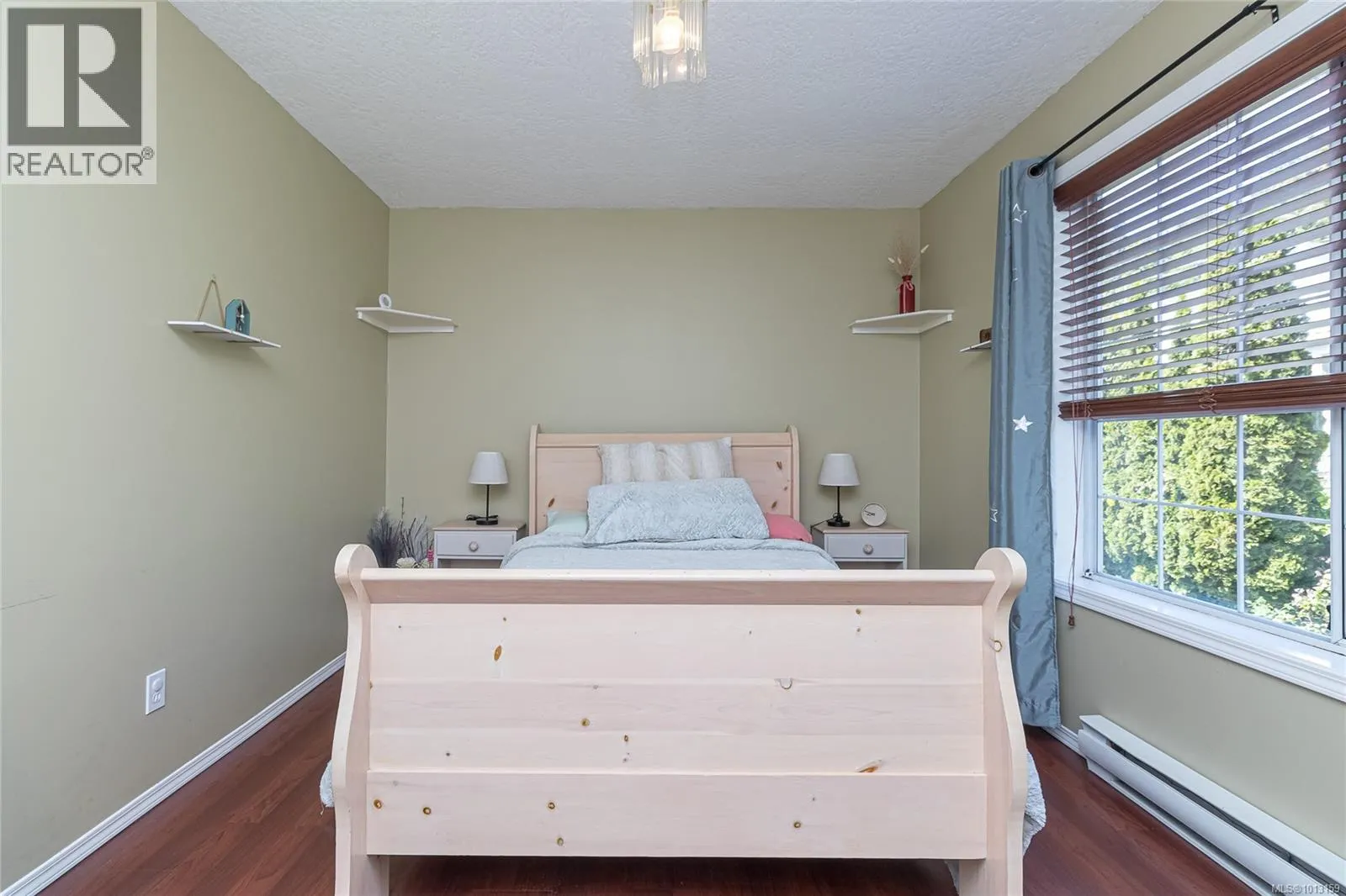 1211 Burnside Rd W