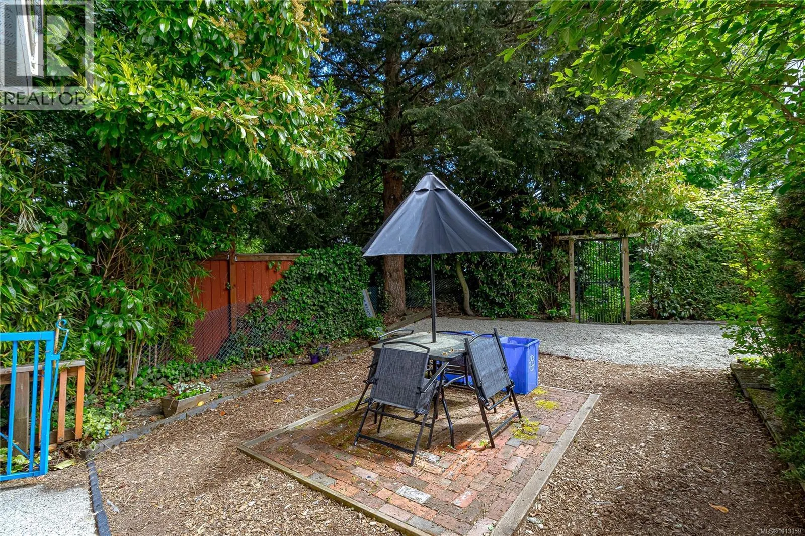 1211 Burnside Rd W