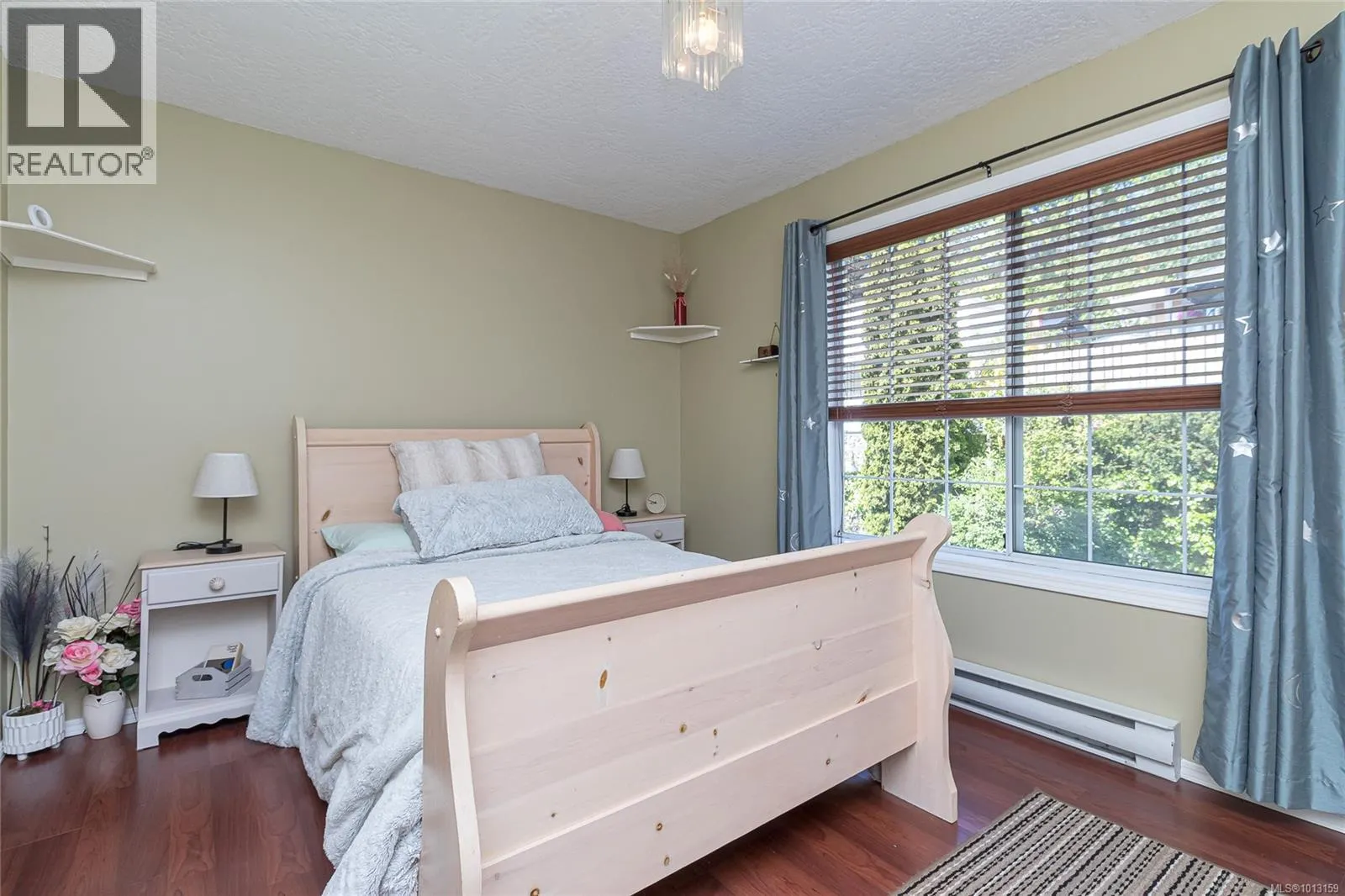 1211 Burnside Rd W