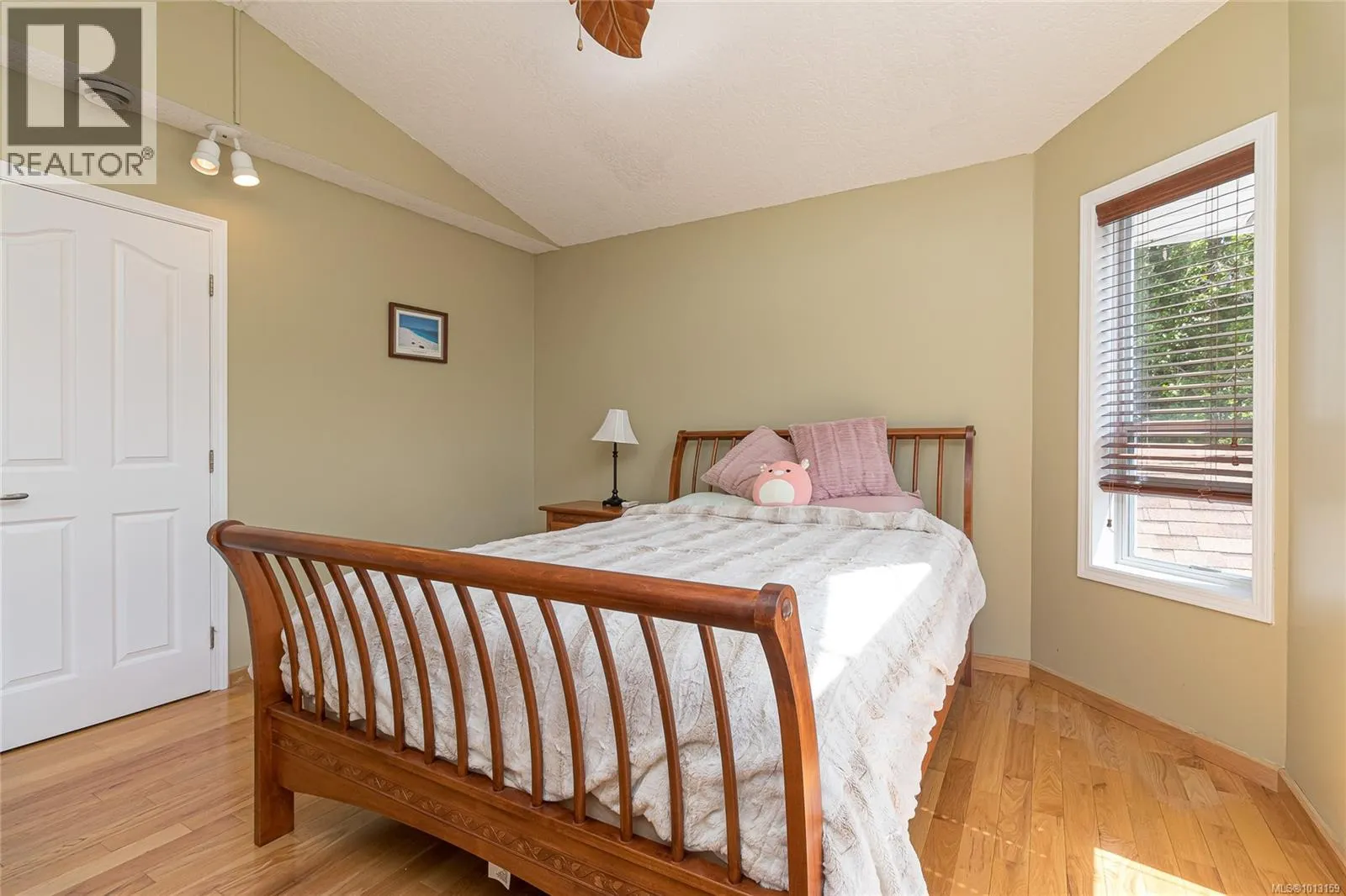 1211 Burnside Rd W