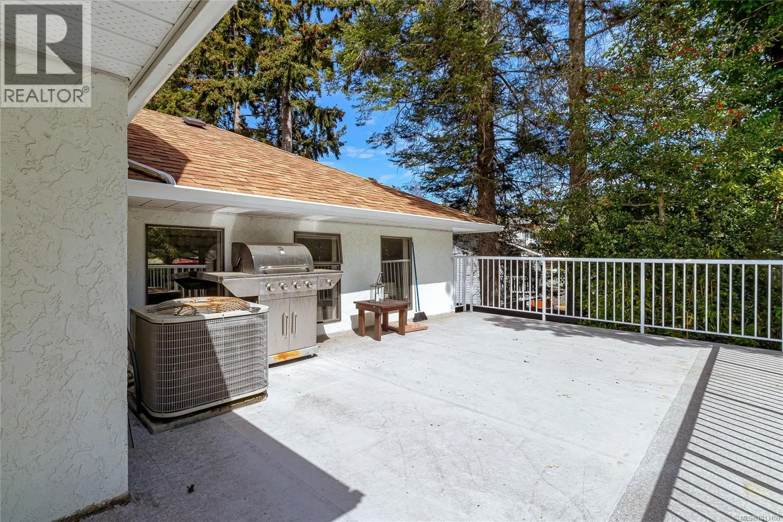 1211 Burnside Rd W