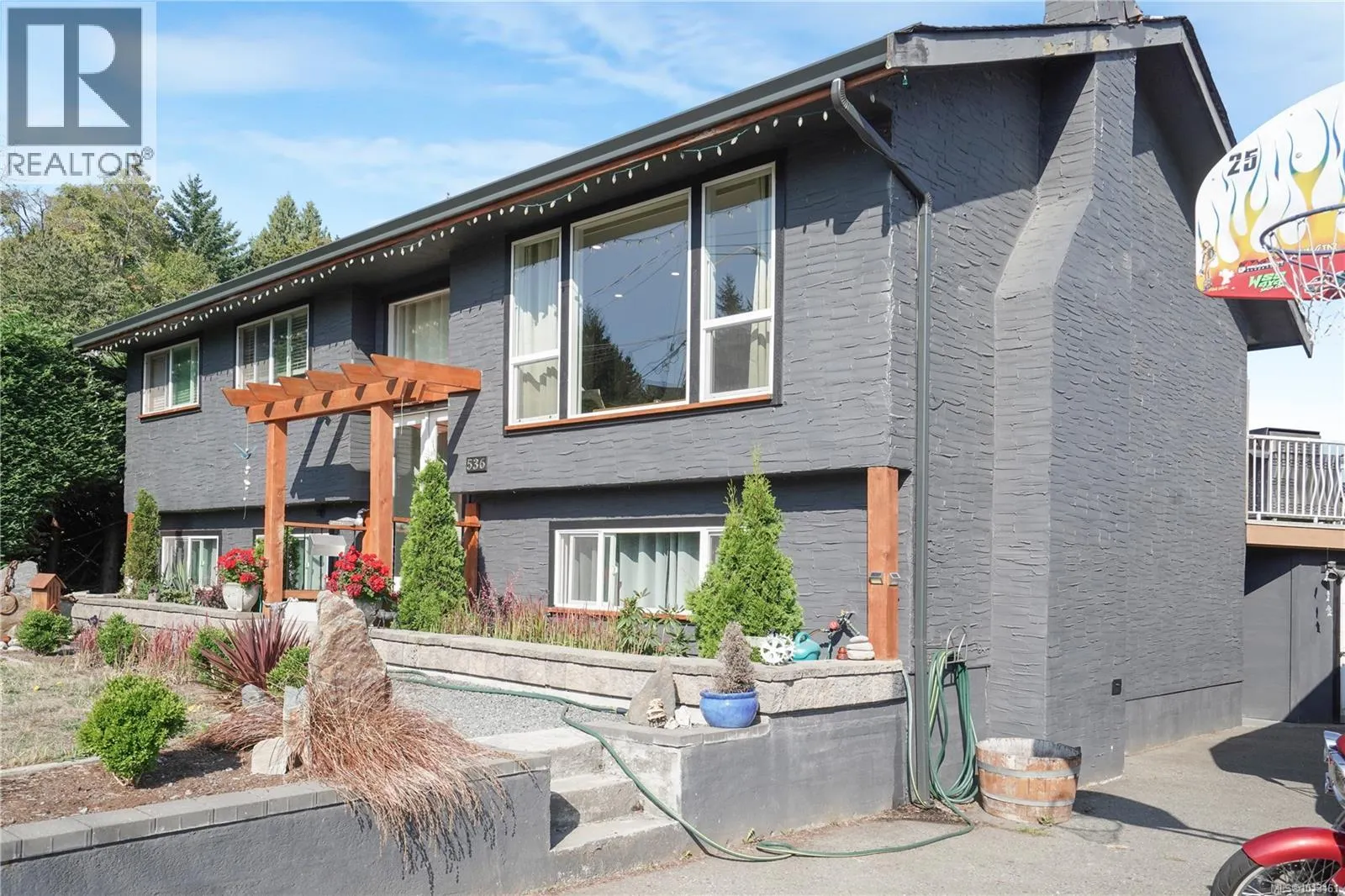 536 Strathdee Pl