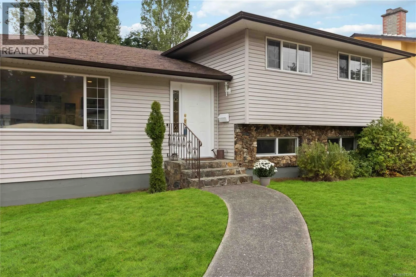 1492 Edgemont Rd