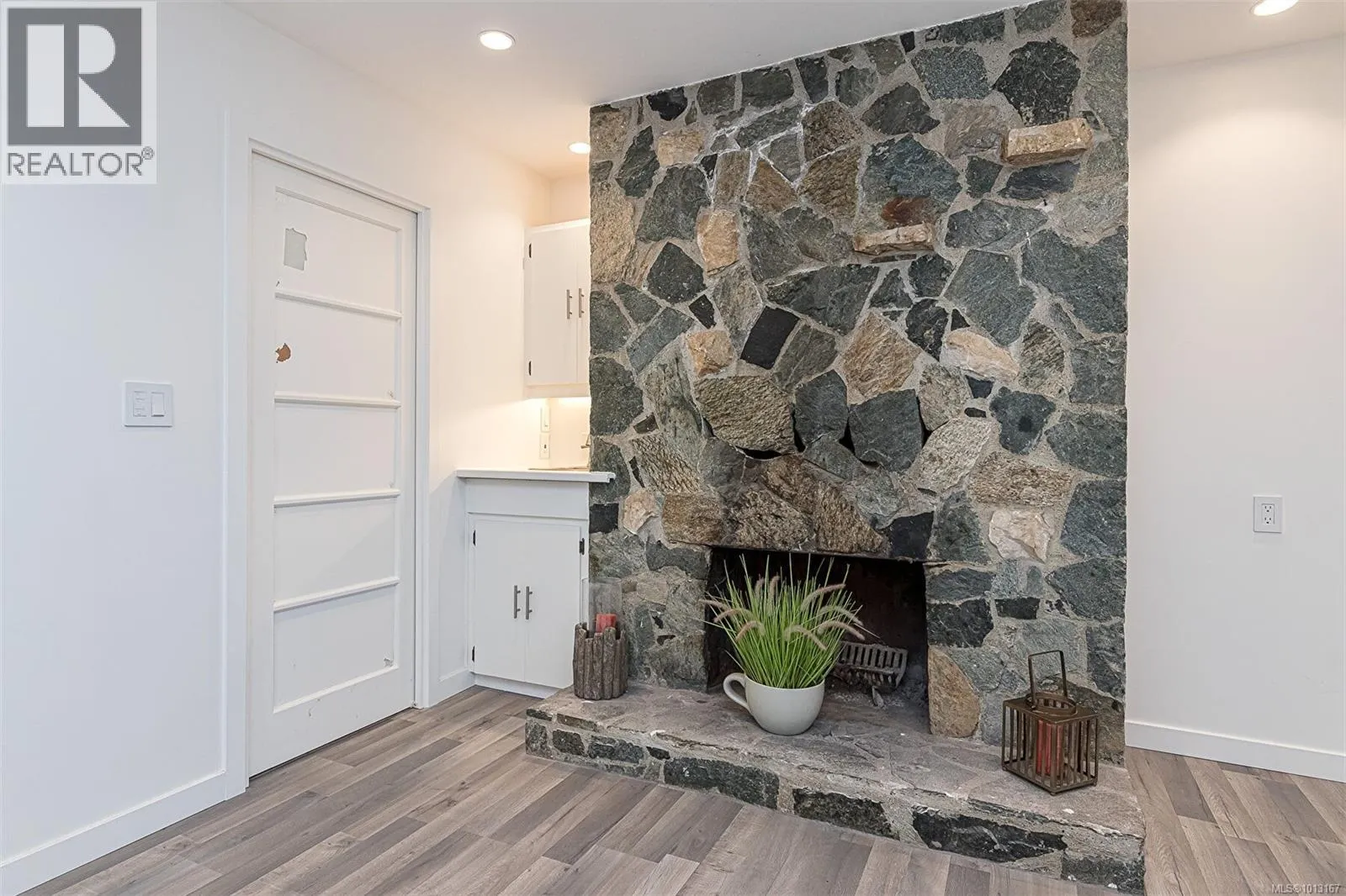 7155 Brentwood Dr