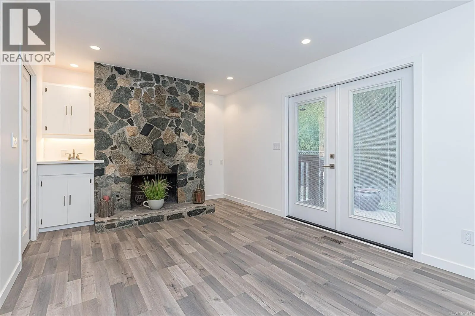 7155 Brentwood Dr
