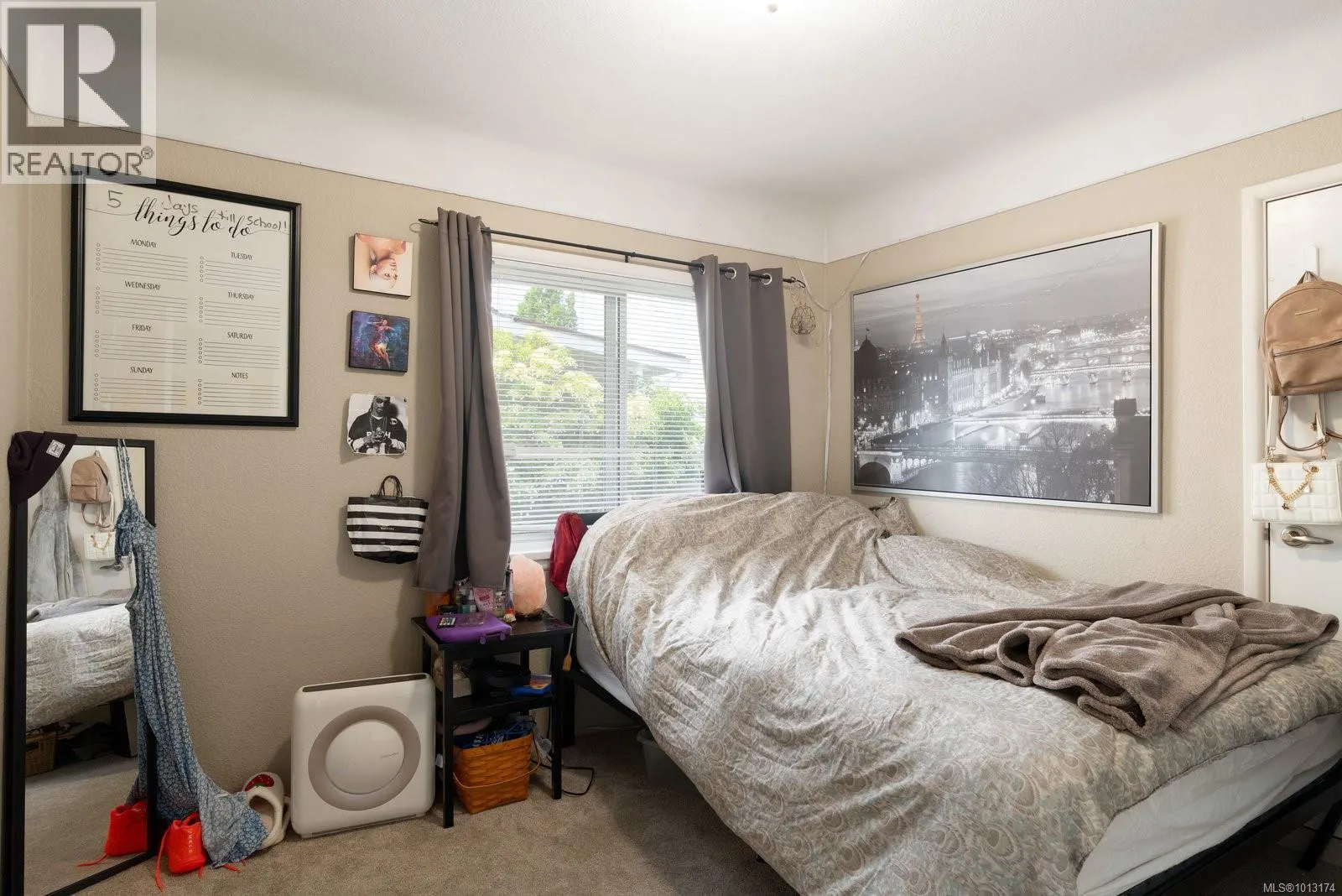 582 Baxter Ave