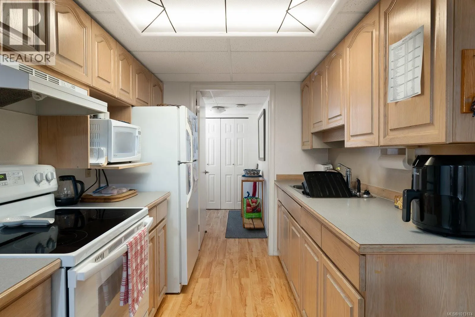 582 Baxter Ave