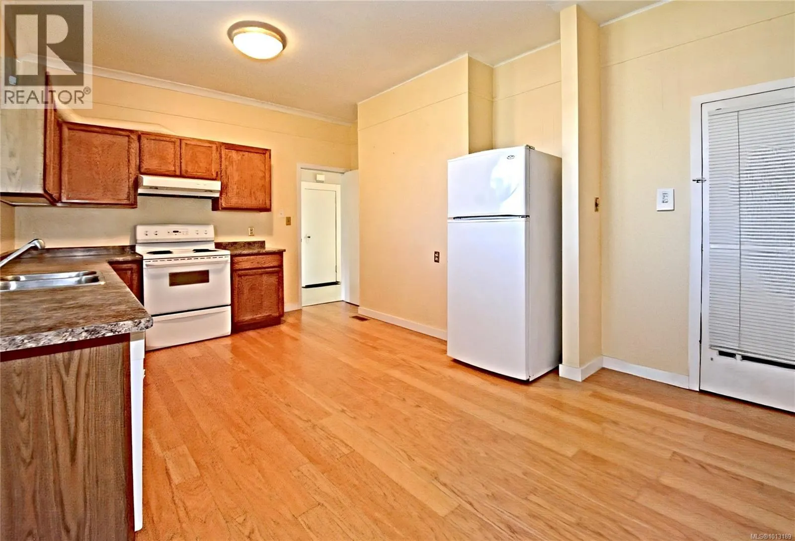 350 Stewart Ave