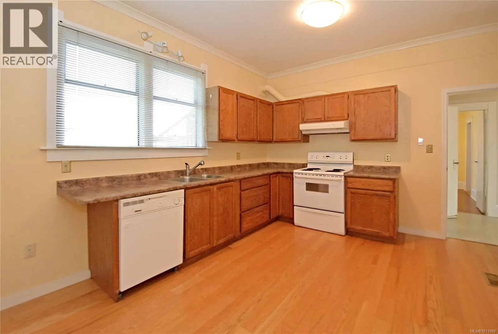 350 Stewart Ave