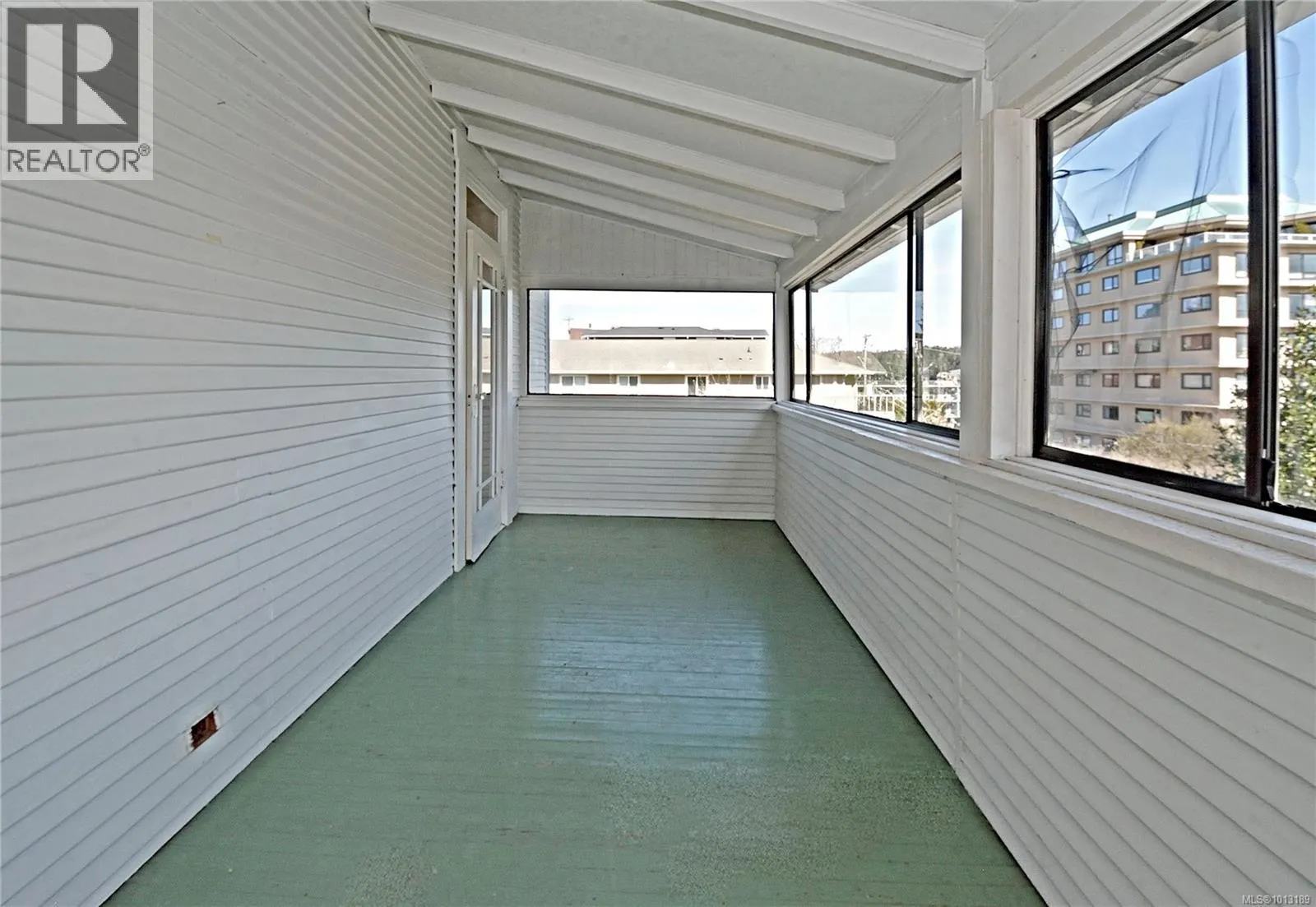 350 Stewart Ave