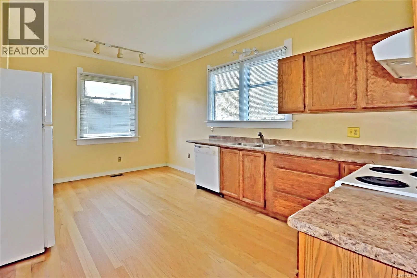 350 Stewart Ave