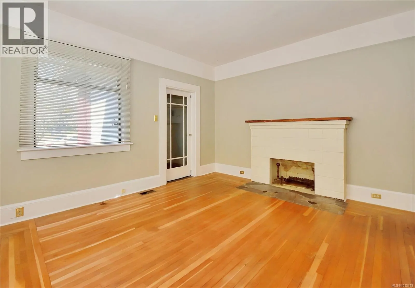350 Stewart Ave