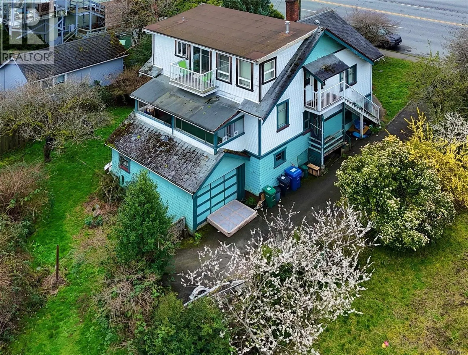 350 Stewart Ave