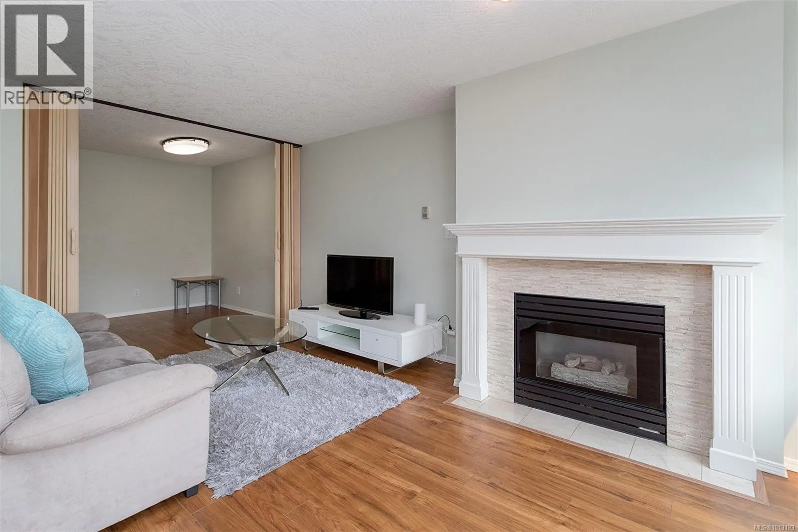 405 898 Vernon Ave