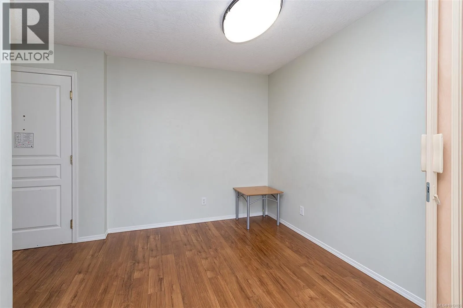 405 898 Vernon Ave
