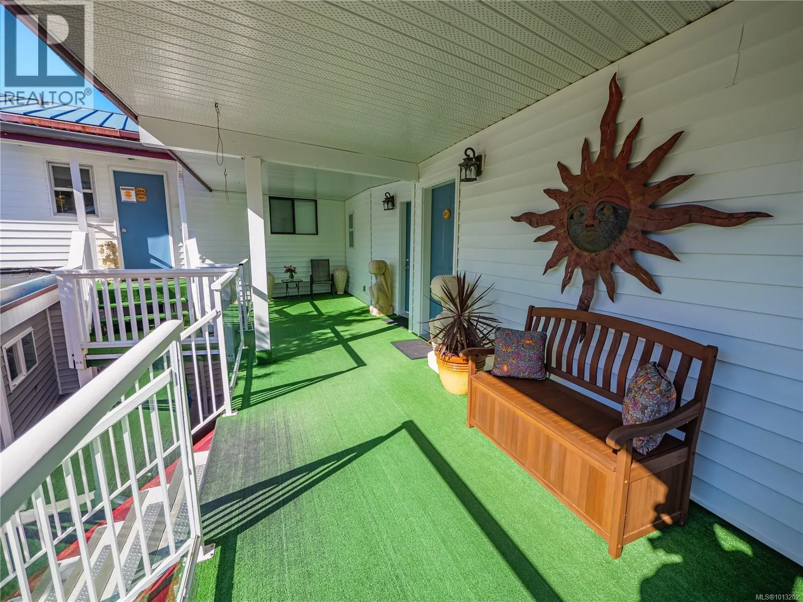 153 Hemlock St