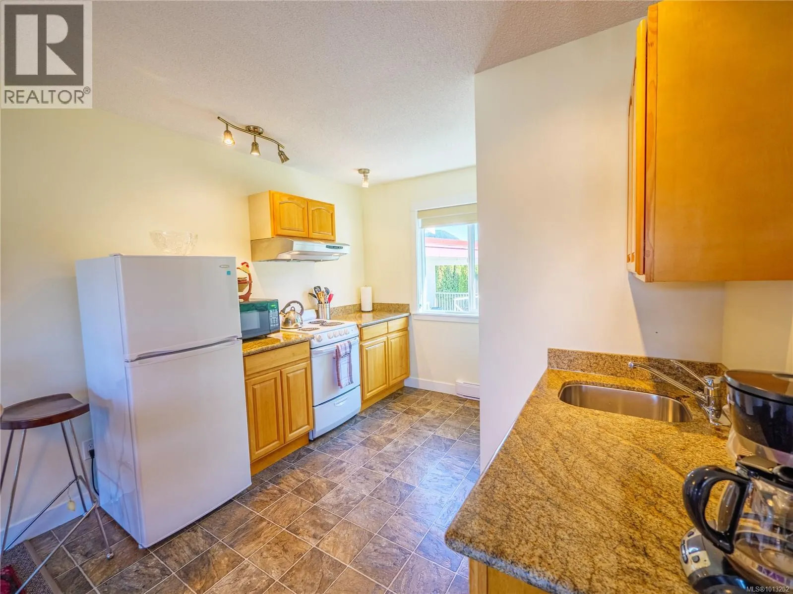 153 Hemlock St
