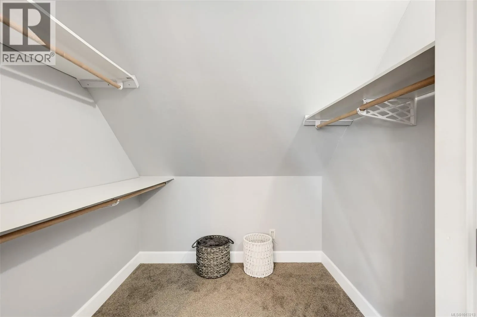 856 Hayden Pl