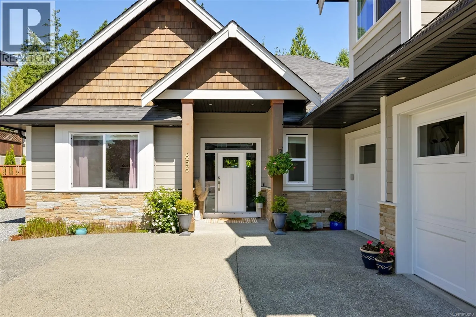 856 Hayden Pl