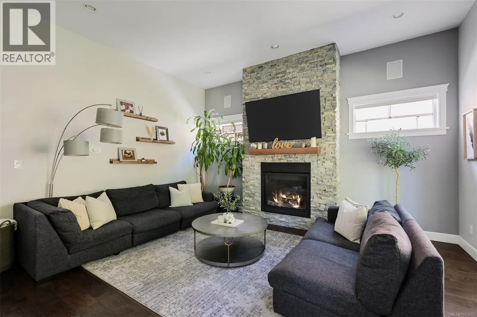 856 Hayden Pl