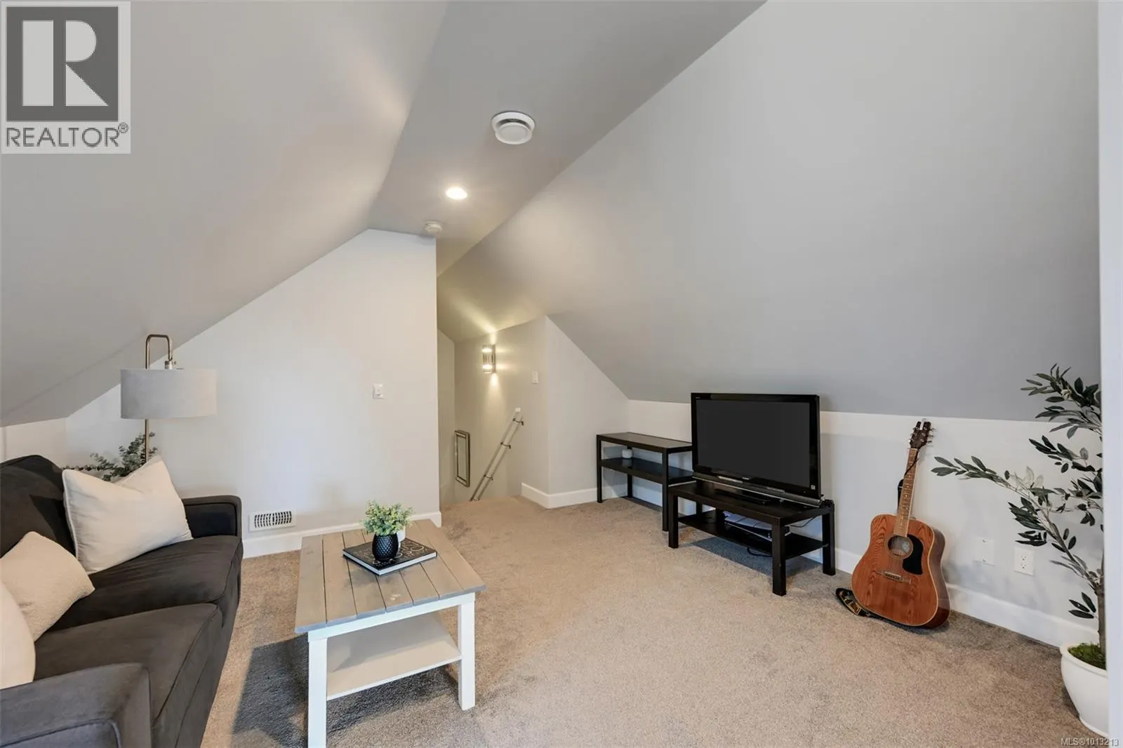 856 Hayden Pl