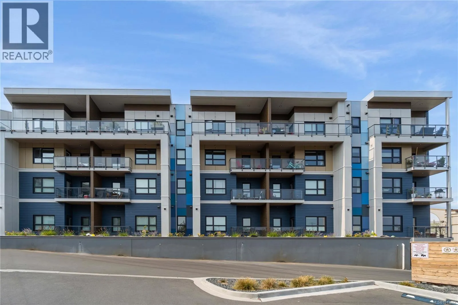 302 164 Alberni Hwy