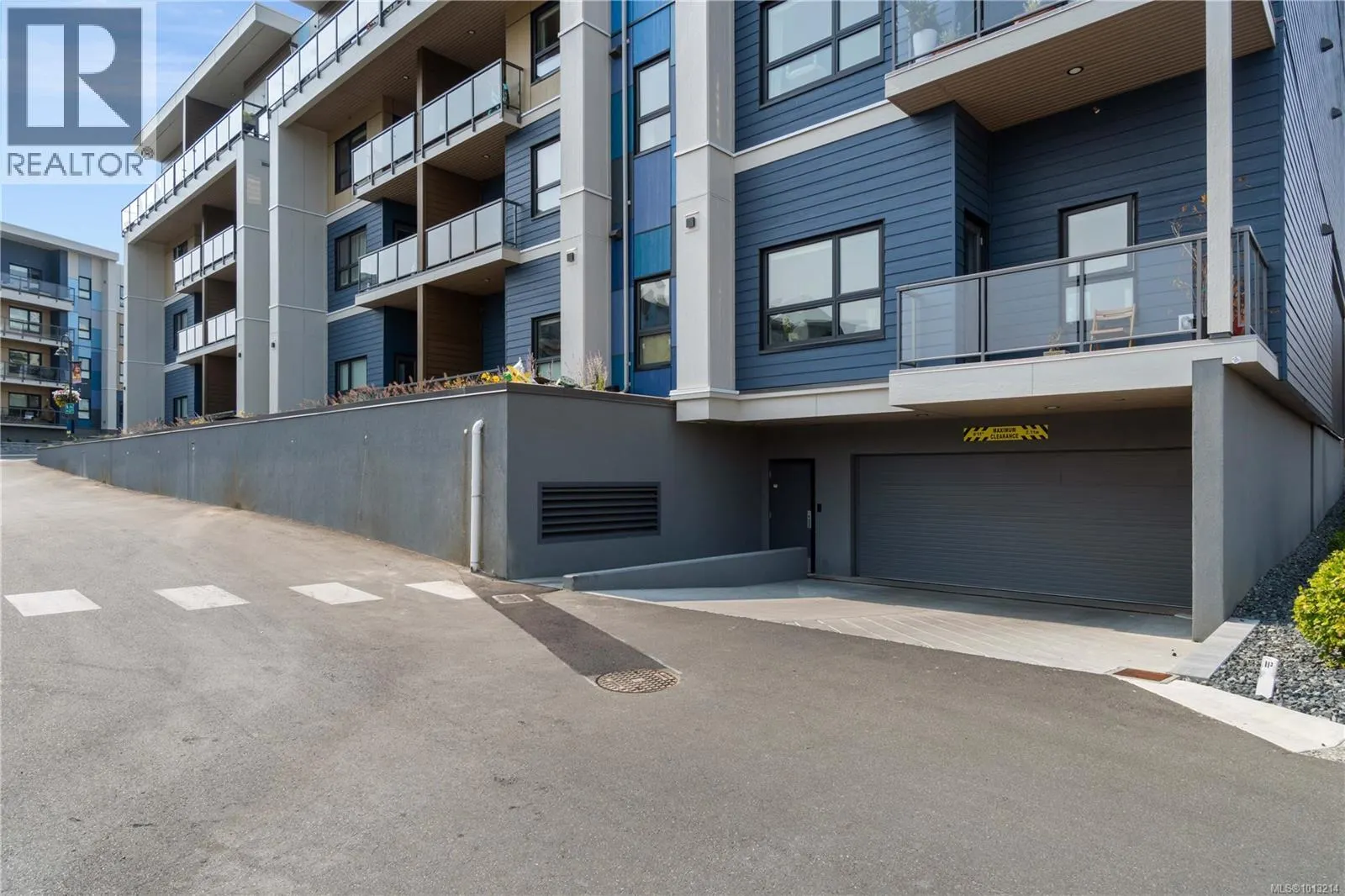 302 164 Alberni Hwy