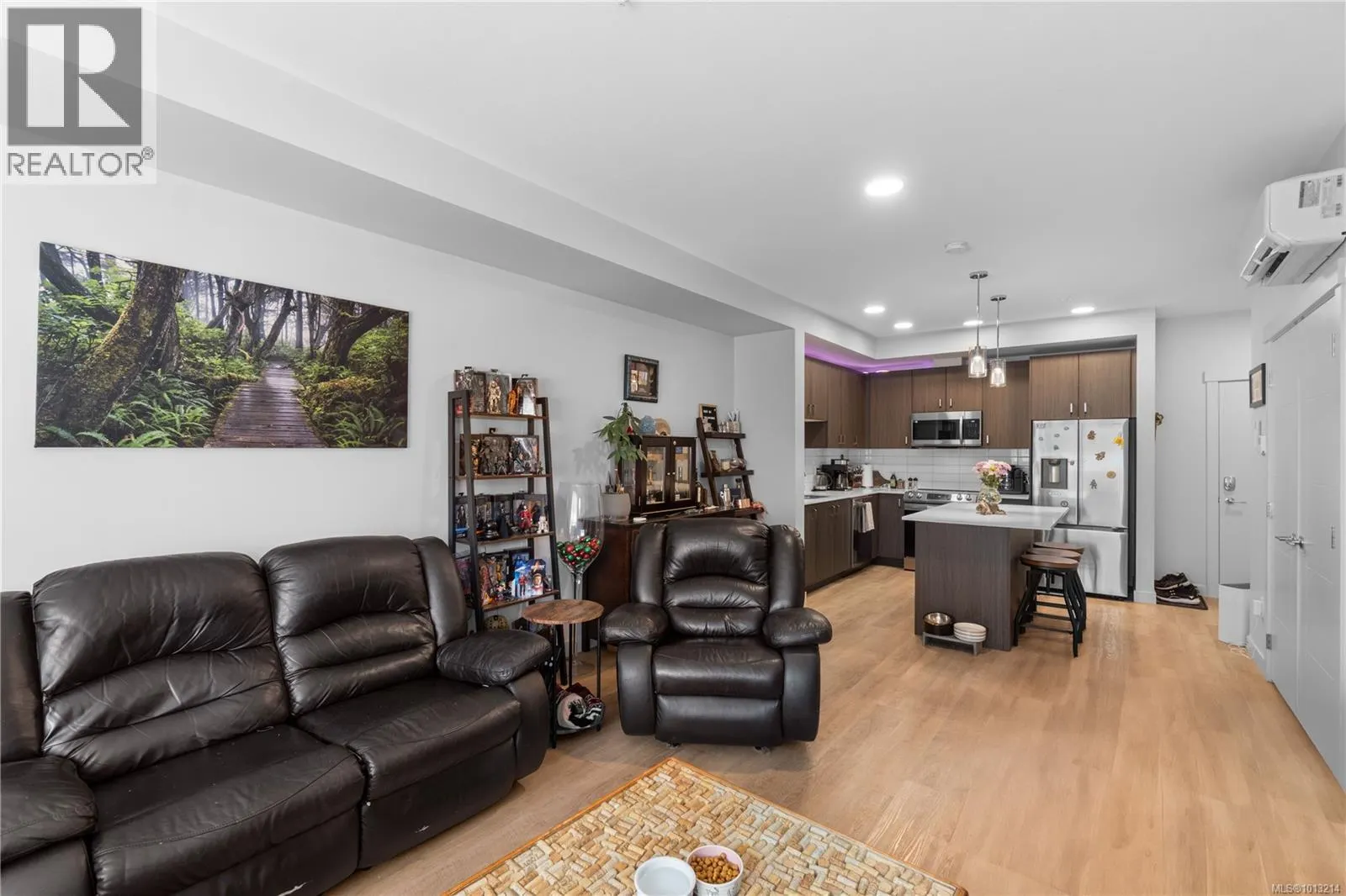 302 164 Alberni Hwy