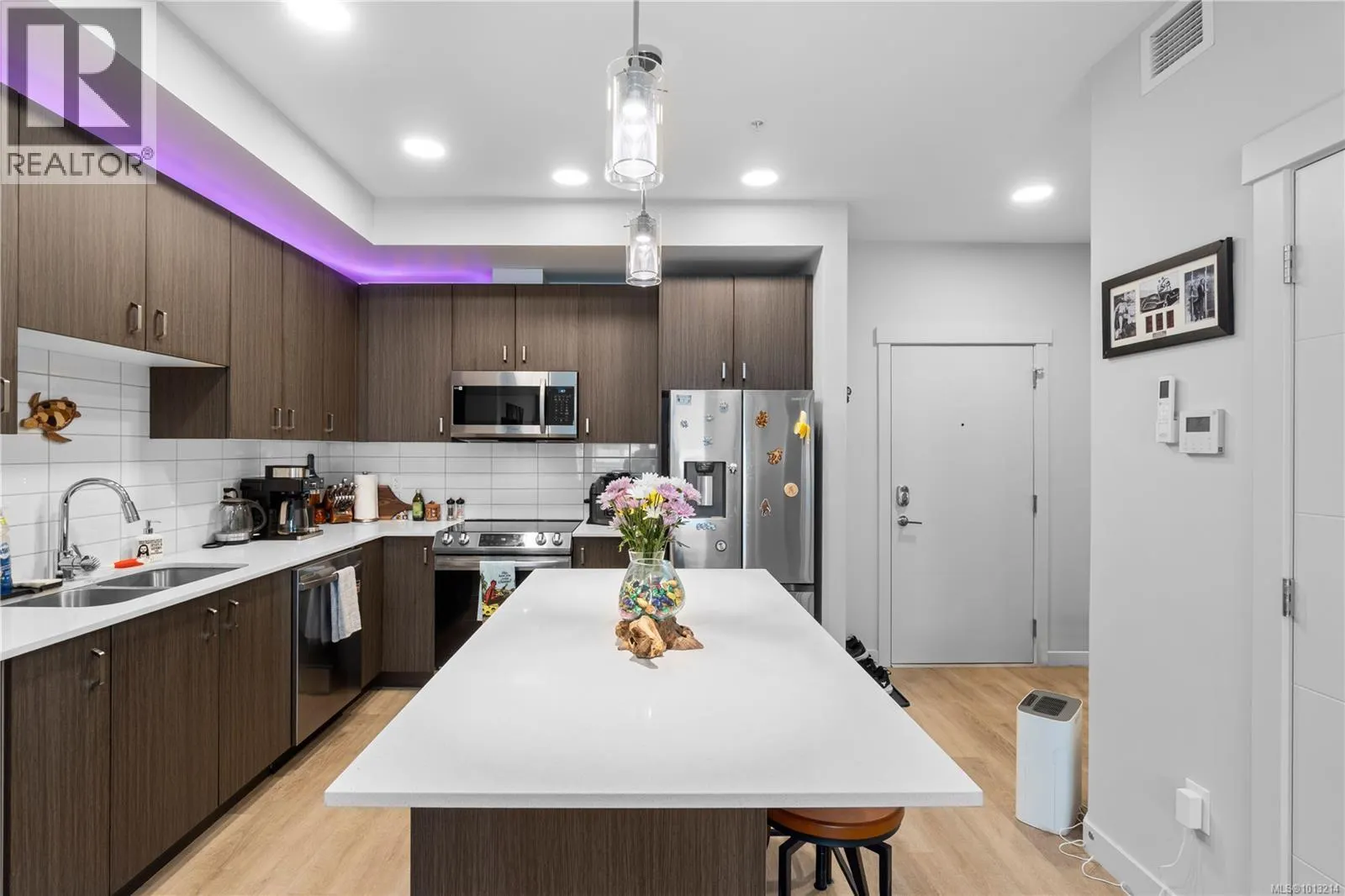 302 164 Alberni Hwy