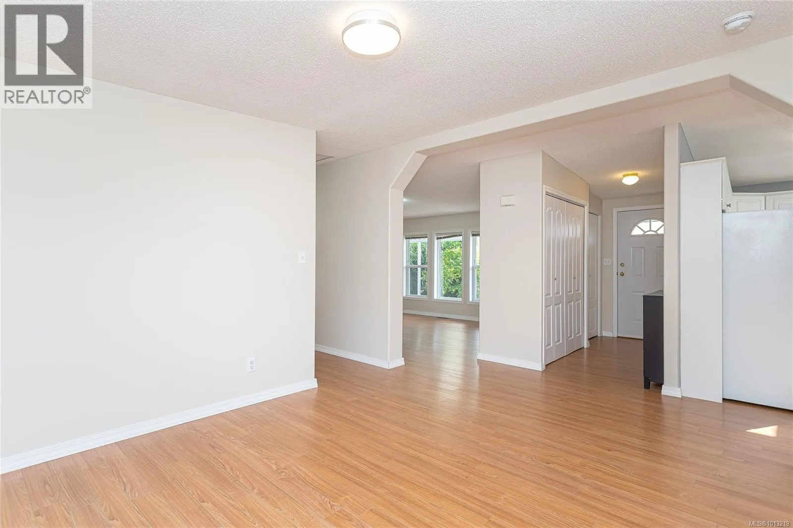 90 3835 Maplewood Dr