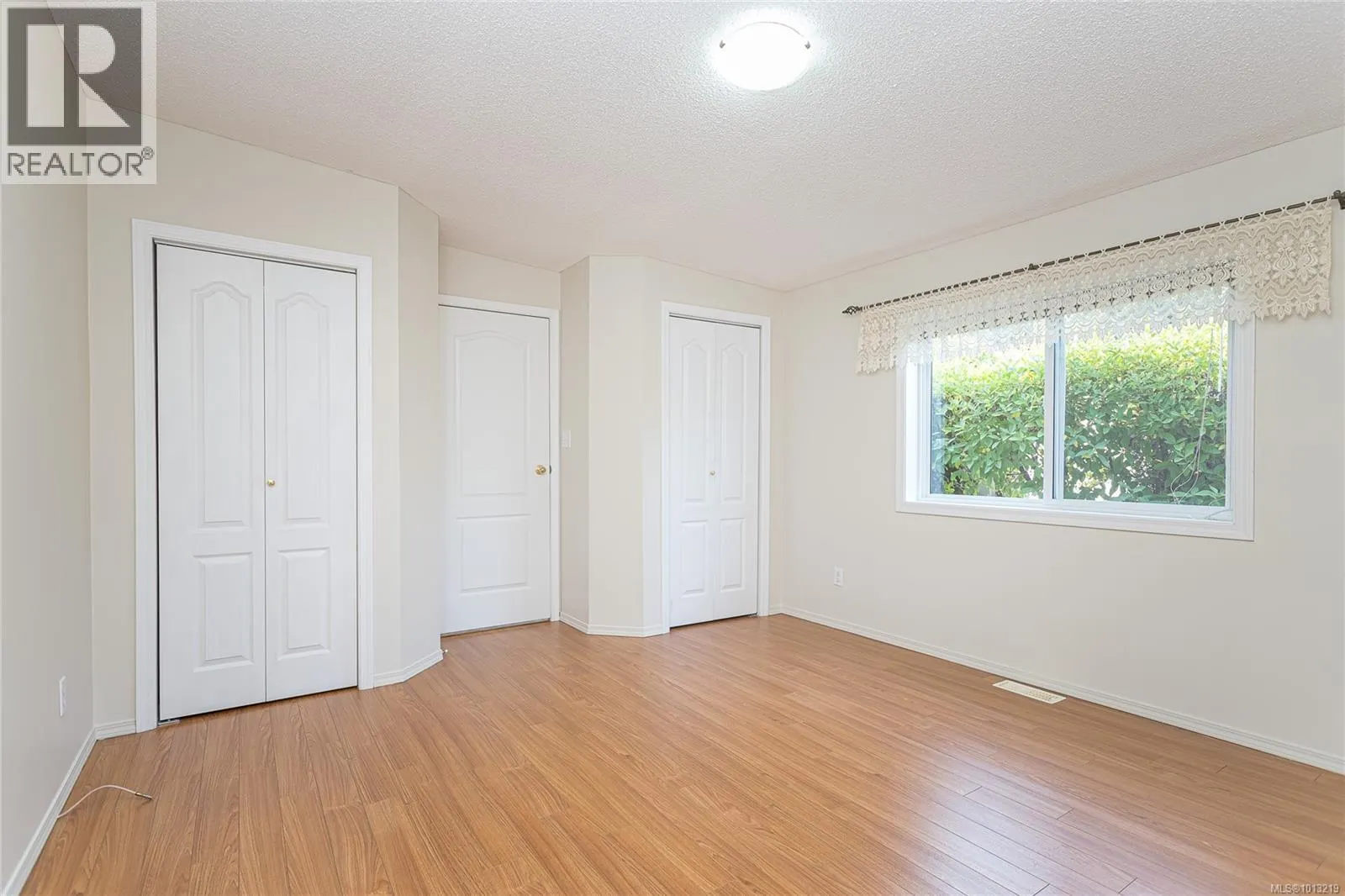 90 3835 Maplewood Dr