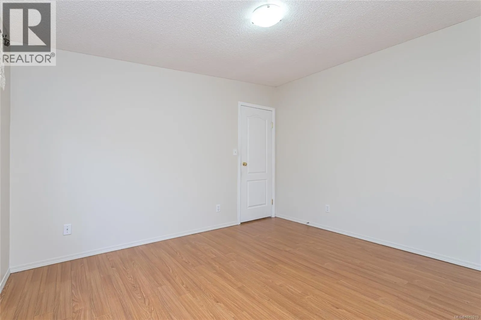 90 3835 Maplewood Dr