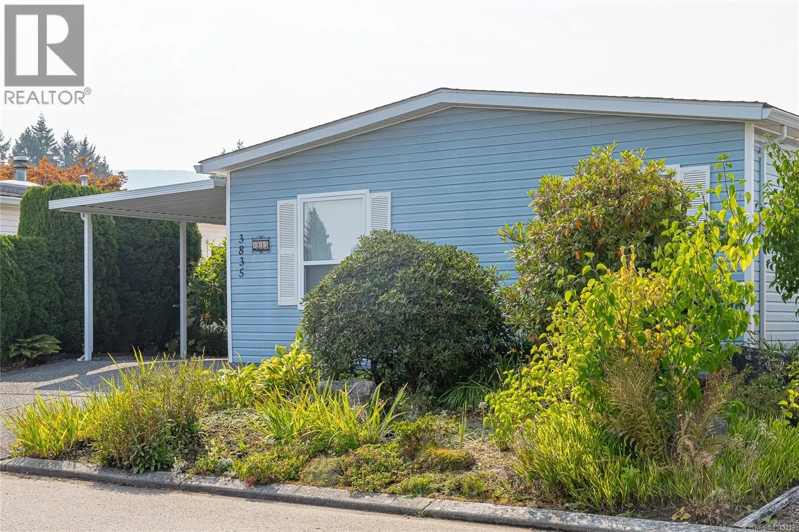 90 3835 Maplewood Dr