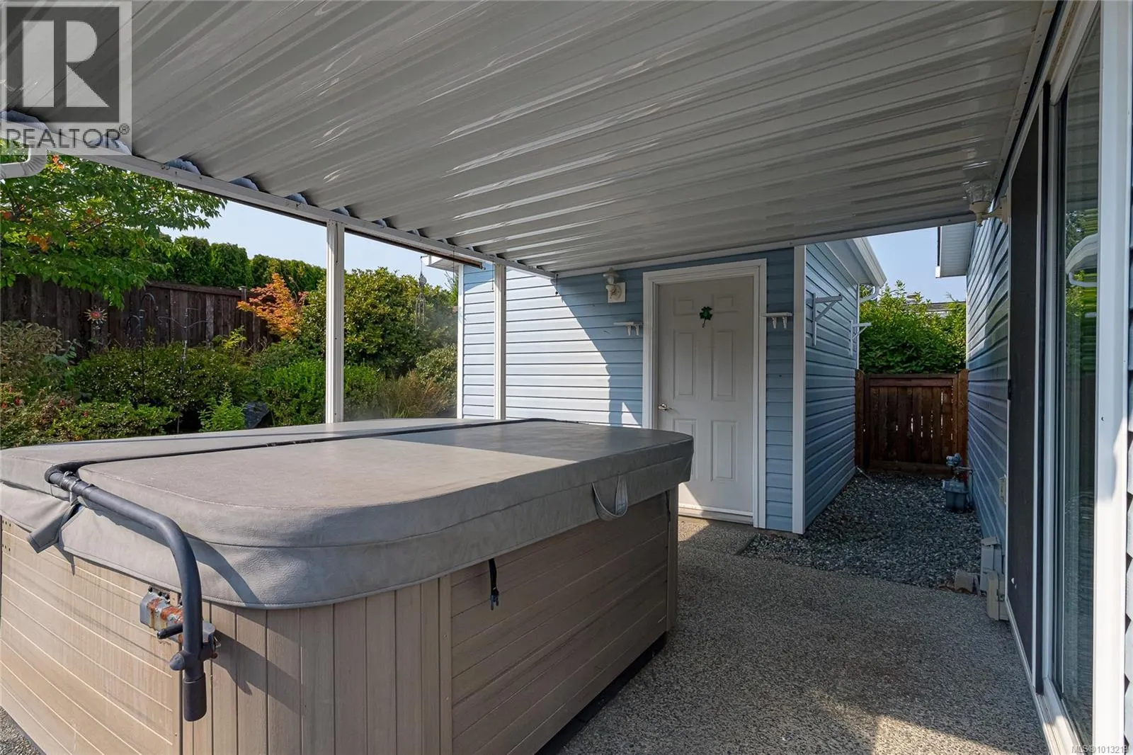 90 3835 Maplewood Dr