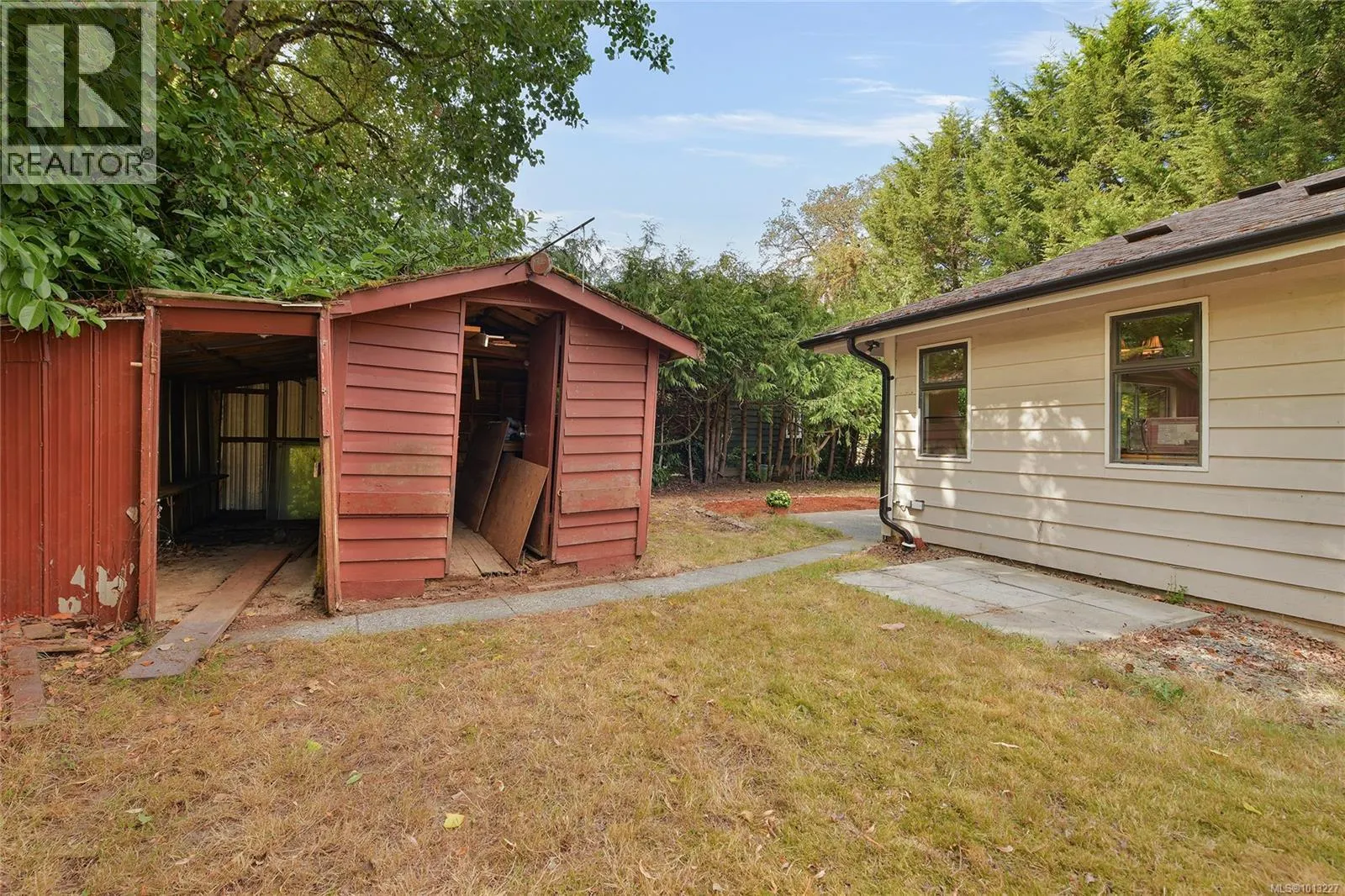 7037 WALLACE Dr