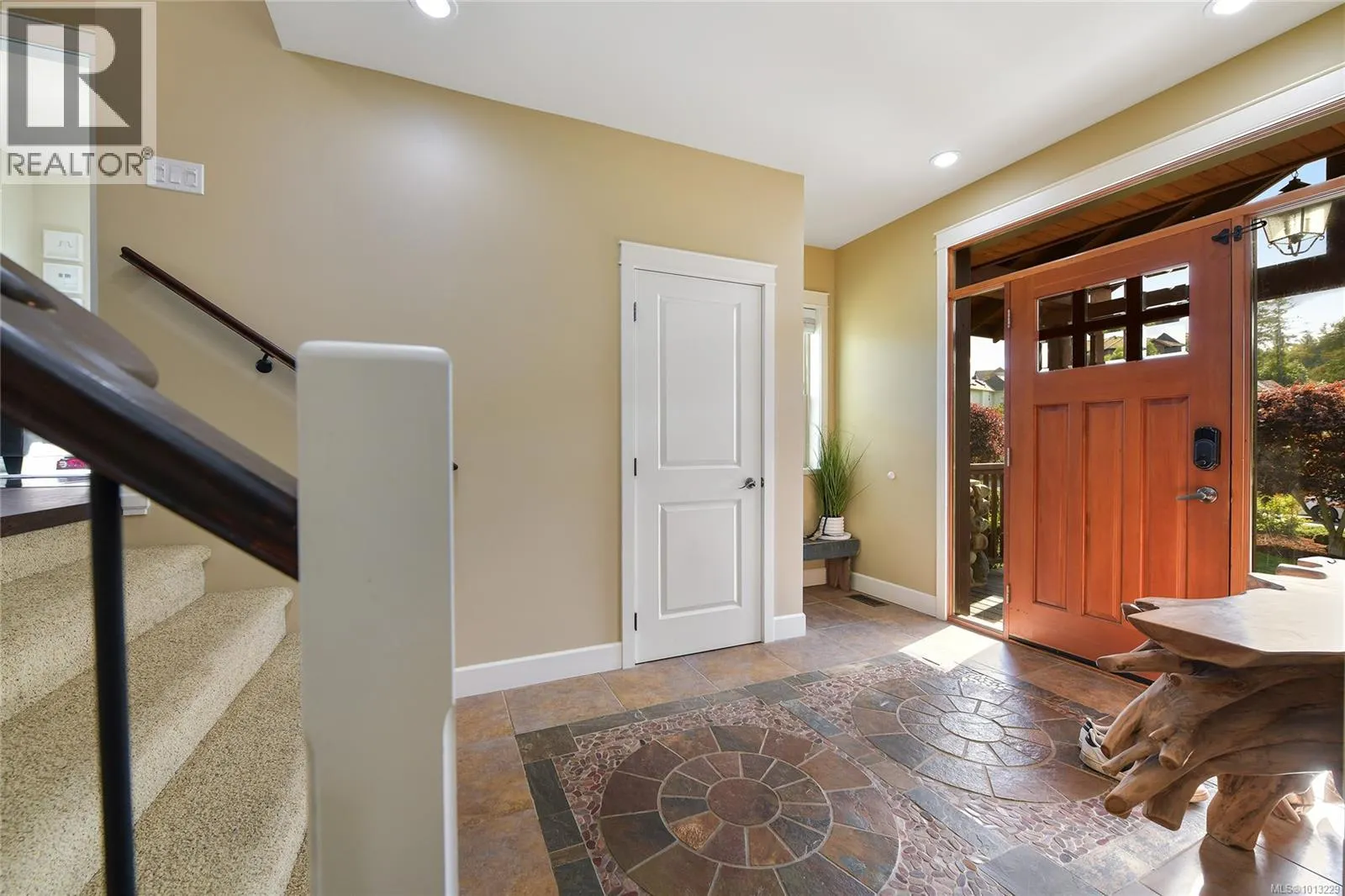 601 Sentinel Dr