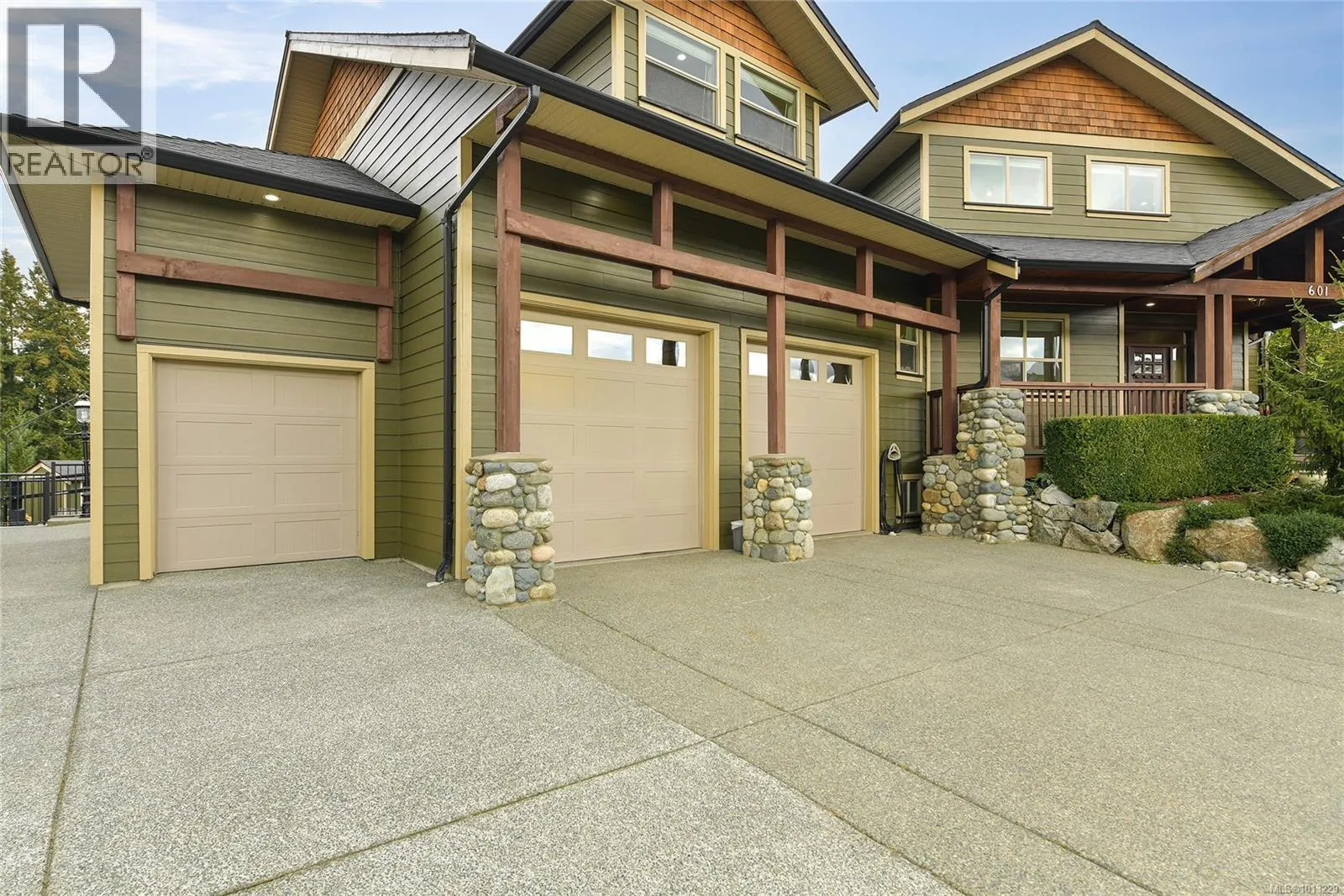 601 Sentinel Dr