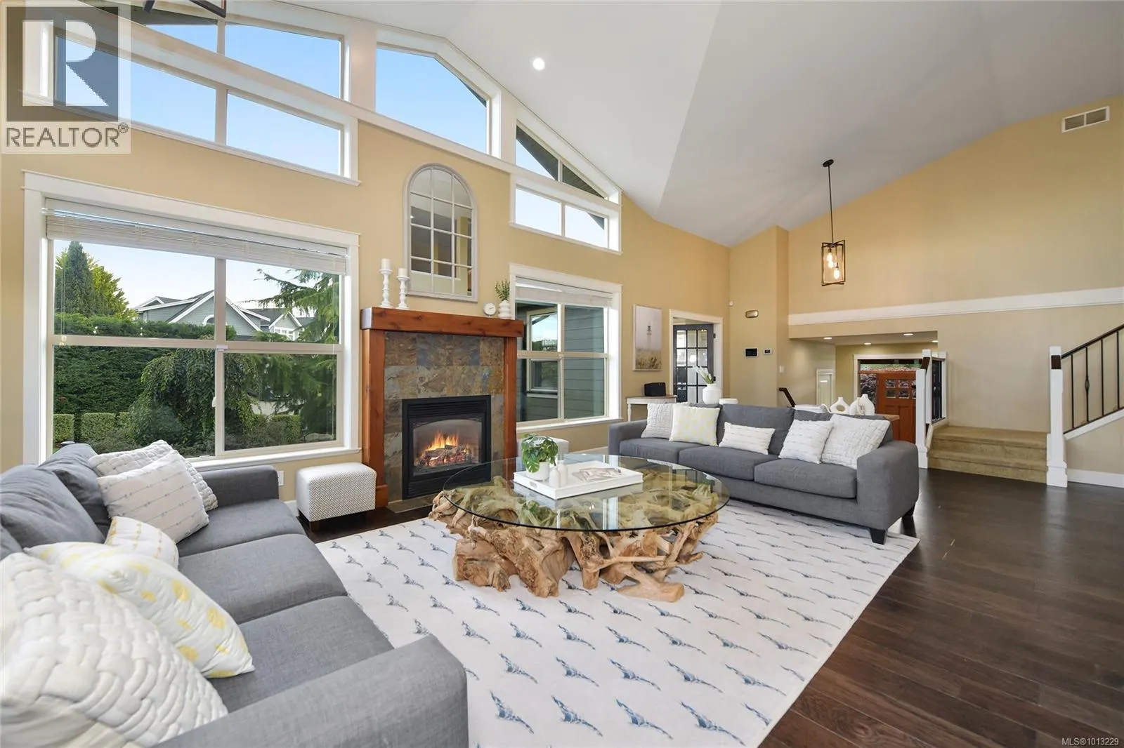 601 Sentinel Dr