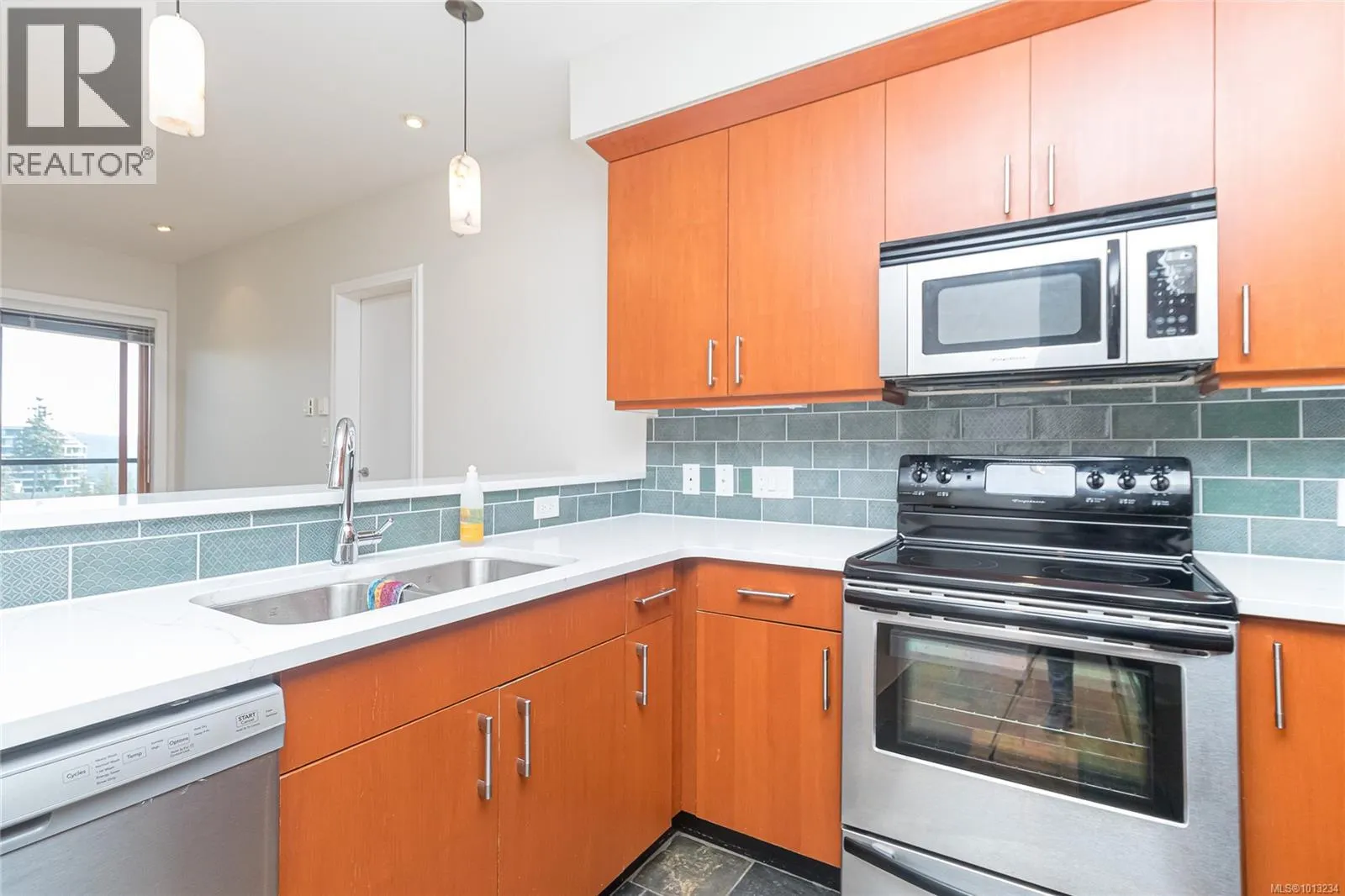 303 1325 Bear Mountain Pkwy
