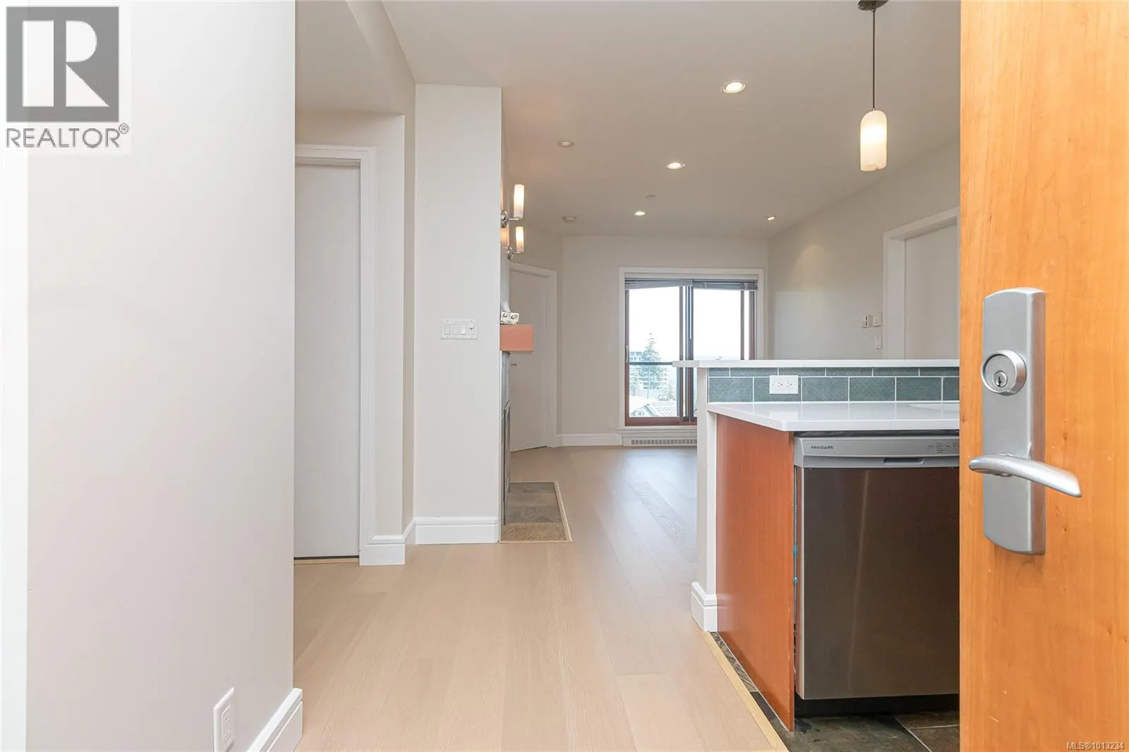 303 1325 Bear Mountain Pkwy