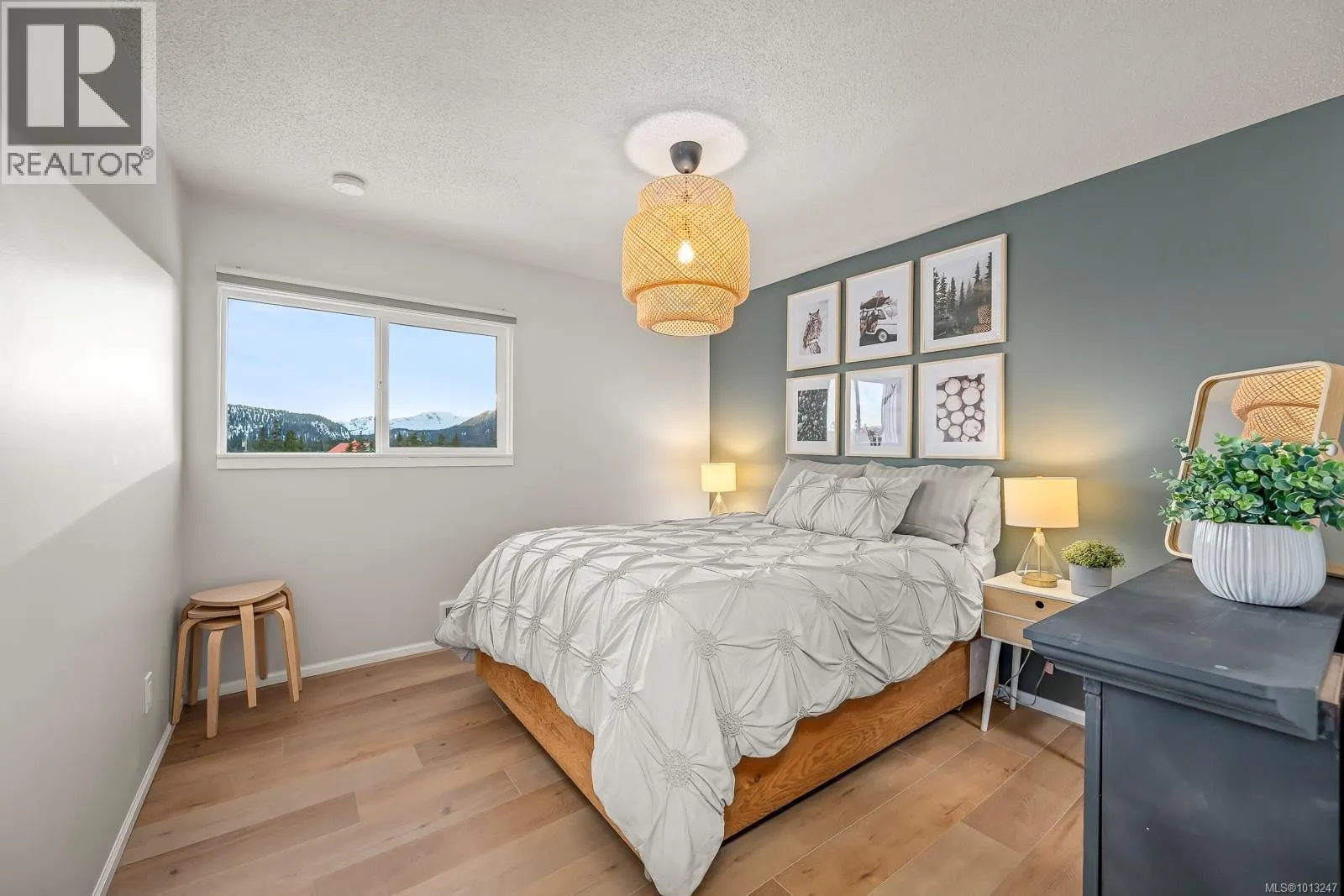303 695 Castle Crag Cres