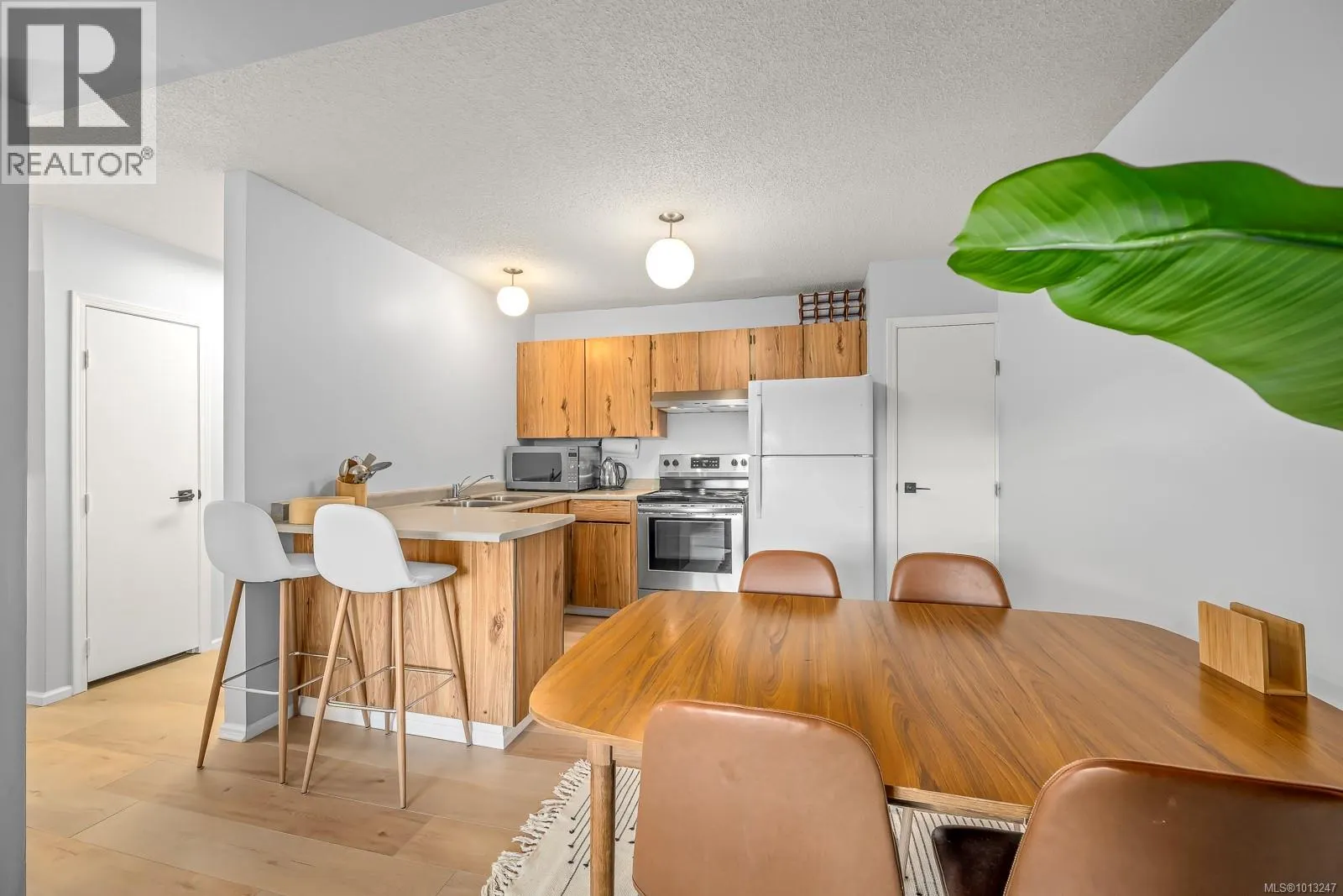 303 695 Castle Crag Cres