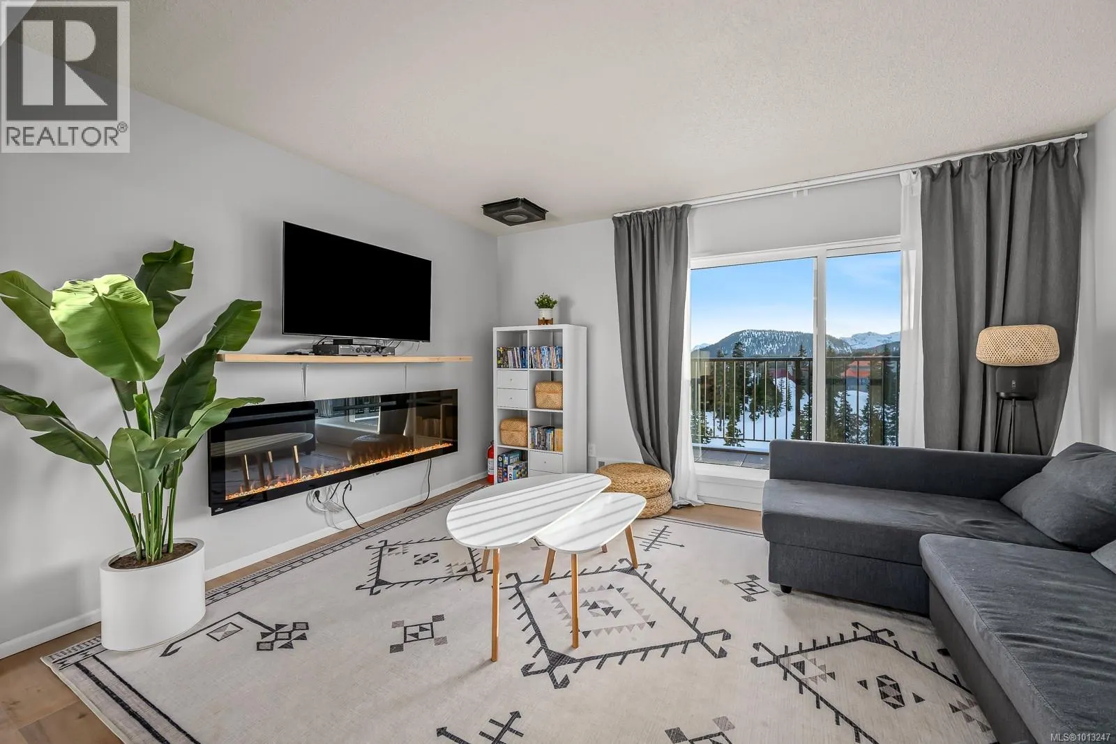 303 695 Castle Crag Cres