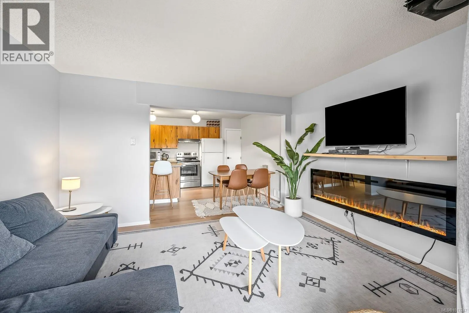 303 695 Castle Crag Cres