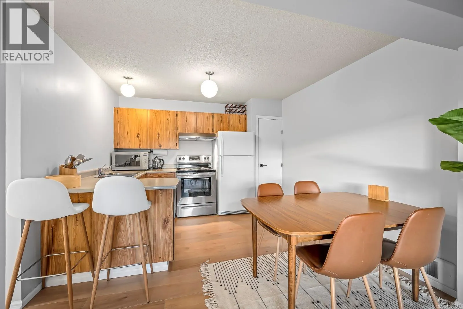 303 695 Castle Crag Cres
