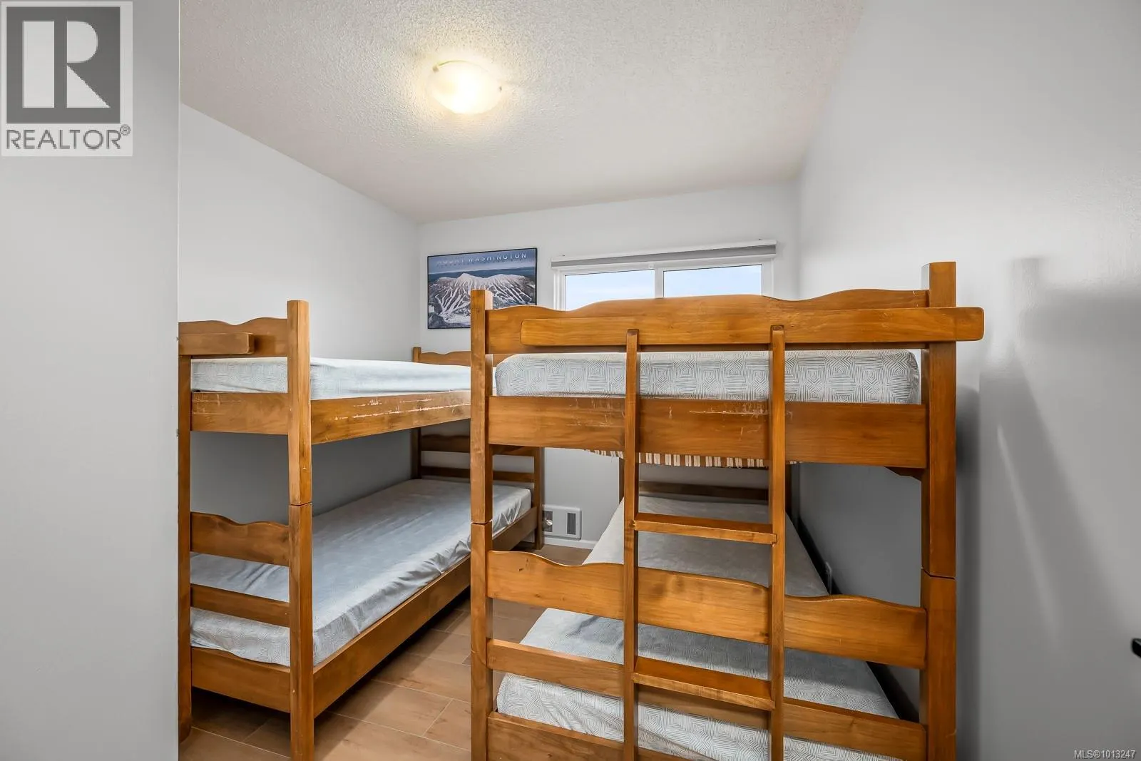 303 695 Castle Crag Cres